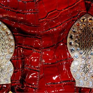 Fashionable hand bag with diamond look, beautiful.